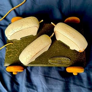 𝅺VTG Wooden Pull Toy by Gerald E. Henn Workshop Three little pigs 2003